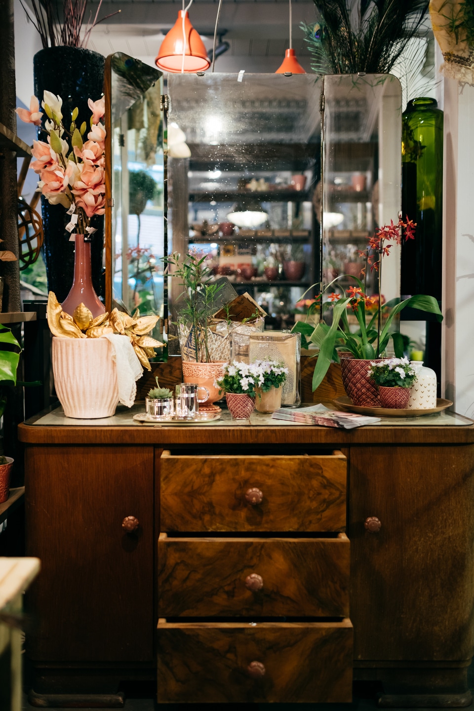Blumenladen Einrichtung Blumendekoration Kommode Vintage