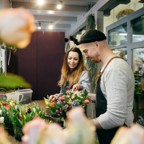 Blumenladen Blumenstrauss binden