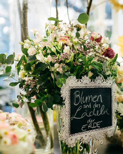 Blumenstrauss Blumen sind das Lächeln der Erde