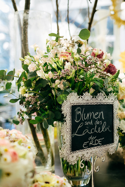 Blumenstrauss Blumen sind das Lächeln der Erde