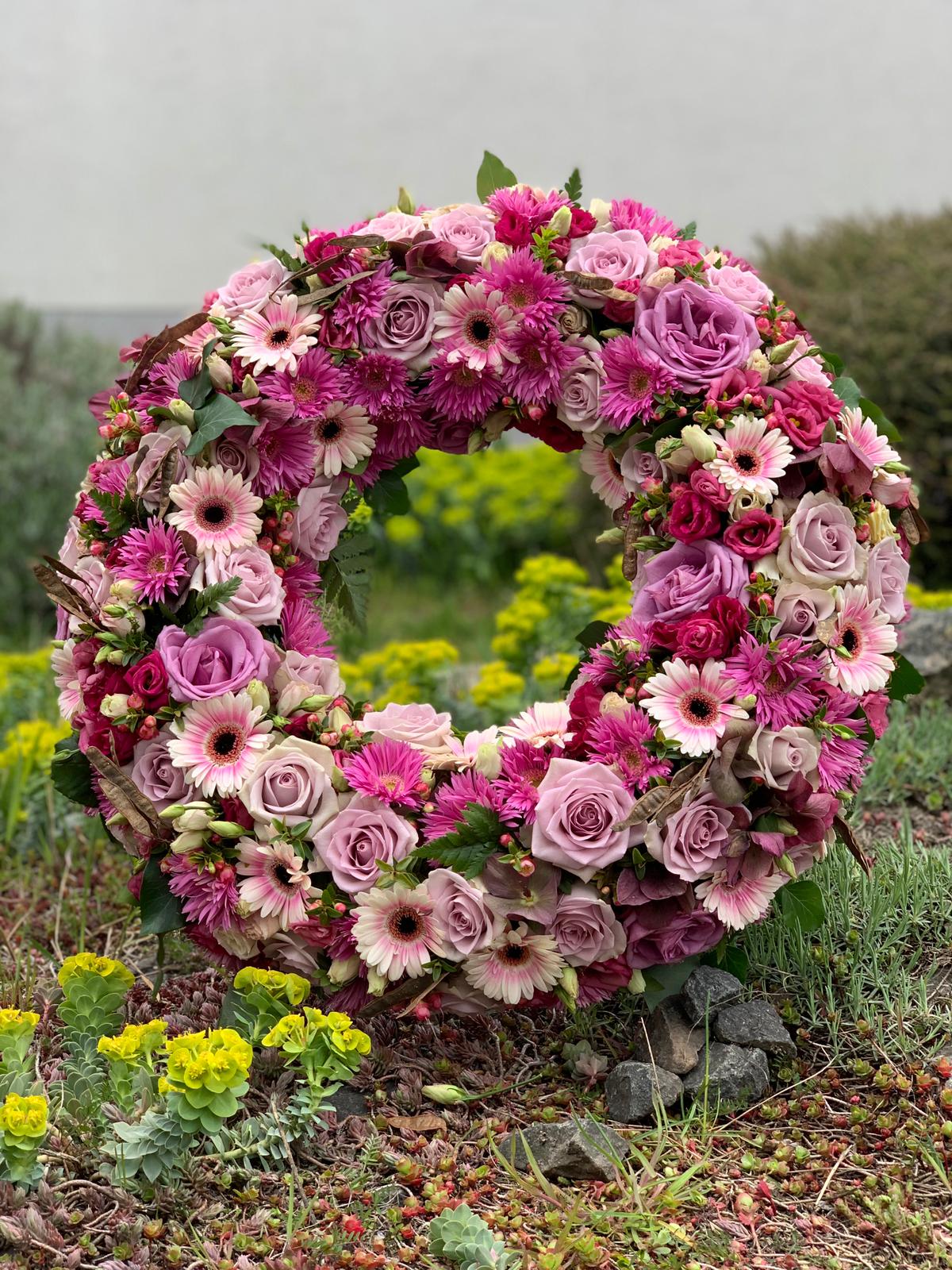 Blumenkranz Grabdekoration