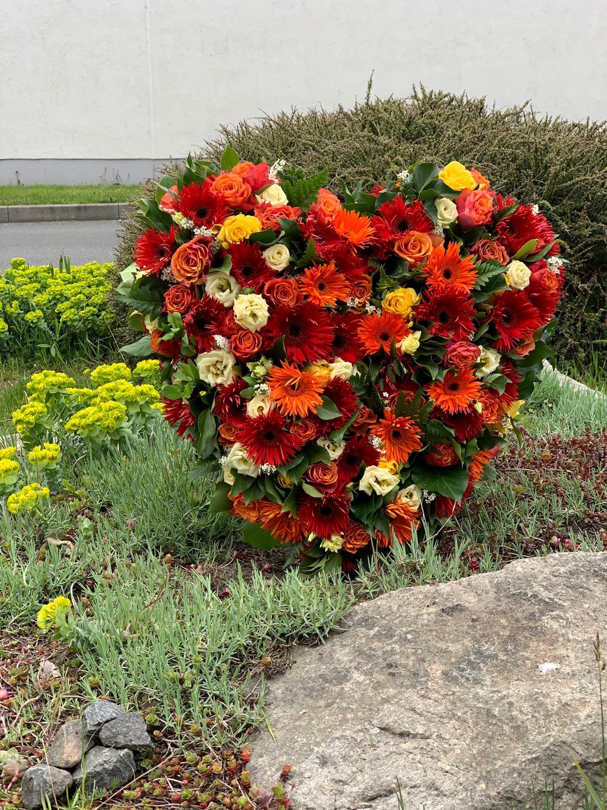 Trauer Blumenkranz Blumenherz Beerdigung