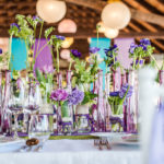 shutterstock_185013851 Blumendekoration Vasen Tischdekoration