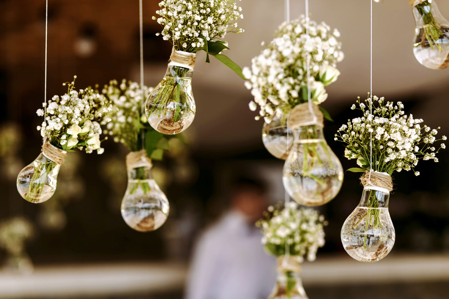 shutterstock_354527417_Blumendekoration hängende Blumen