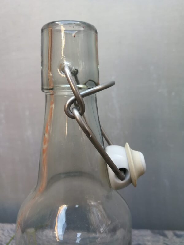 Bügelflaschen-Vase aus Klarglas